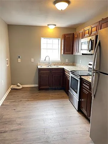 4 bed, 2.5 bath, 1800 sqft, $2,000 — Photo 4