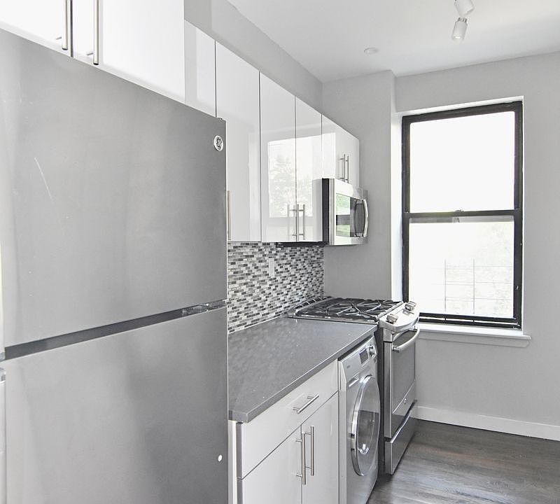 2nd image of 540 W 189th St #No2c