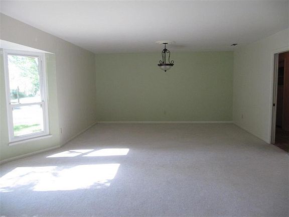 5th image of 2717 Woodland Dr