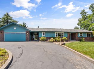 723 Pierce Rd, Medford, OR 97504