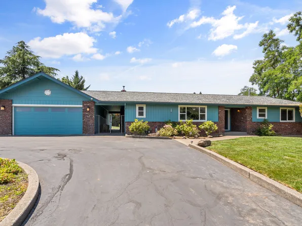 723 Pierce Rd, Medford, OR 97504