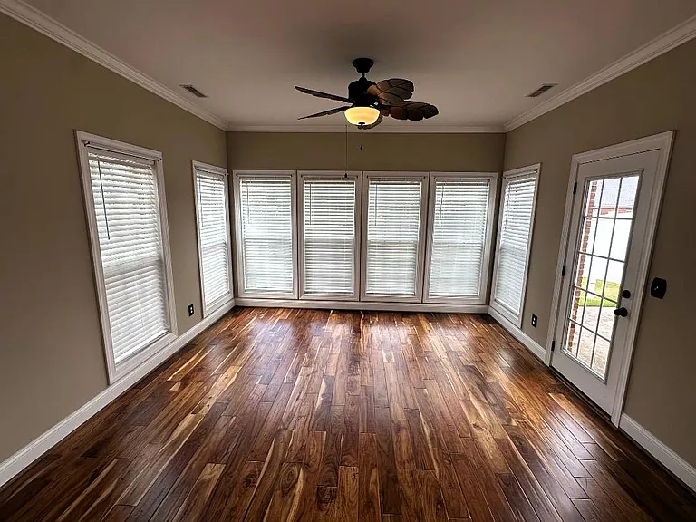 240 Regency Ln SW — Photo 6