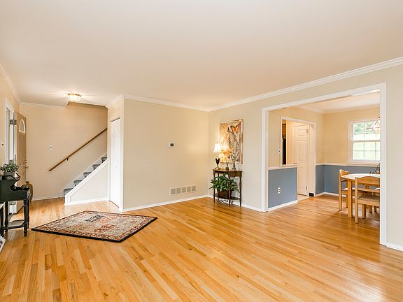 5th image of 59 Somerset Ct