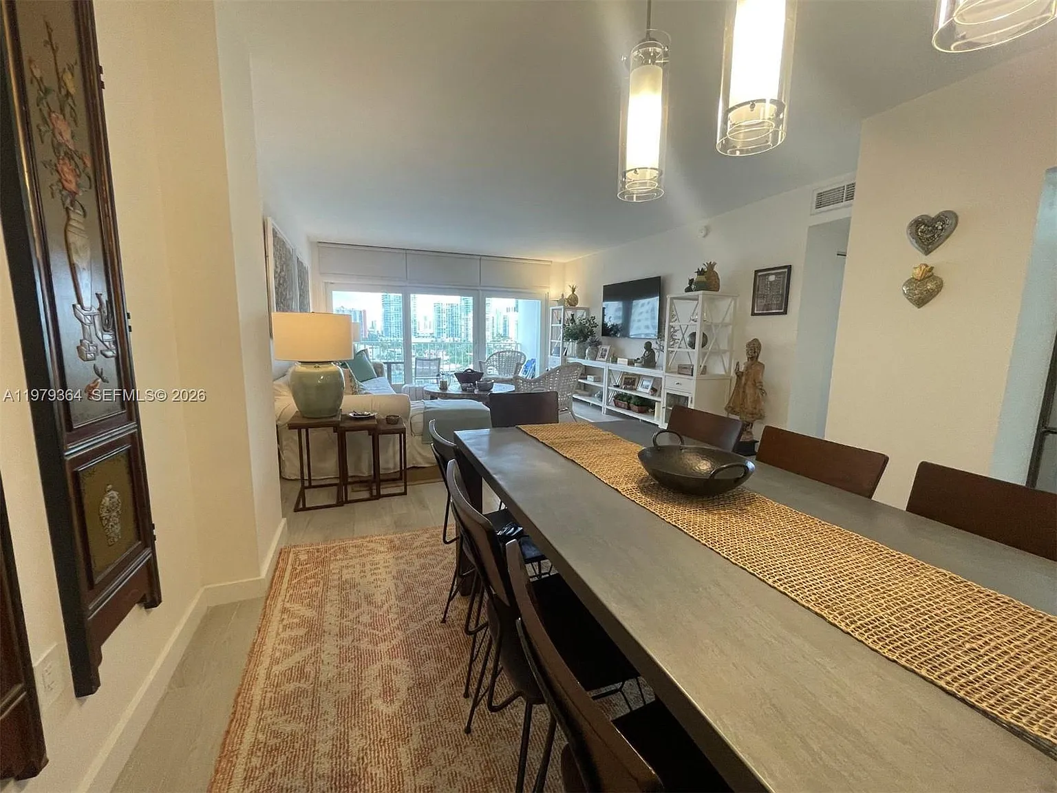 Arlen House West Condo — Photo 1