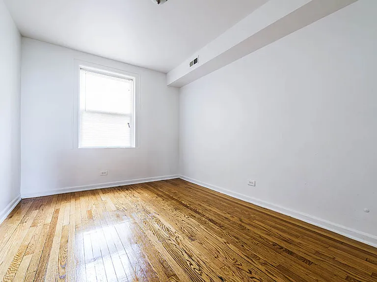 1145 N LeClaire — Photo 12