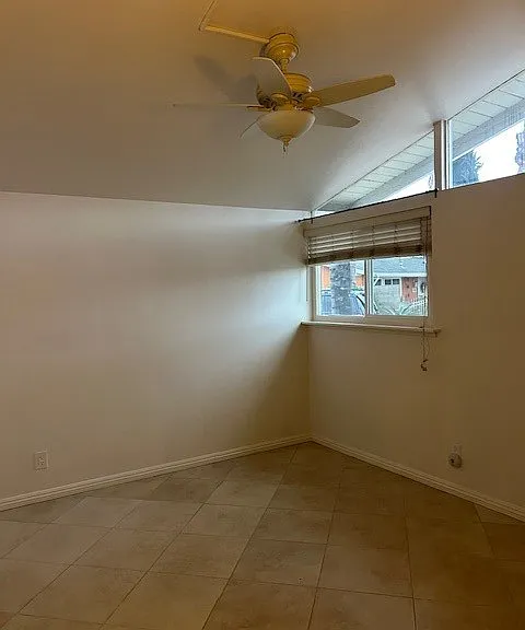 1083 Gilwood Ave — Photo 10