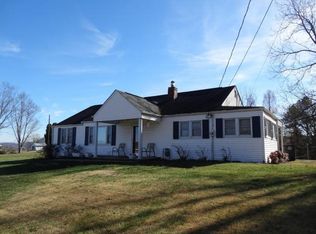 205 Oak St, Mount Carmel, TN 37645