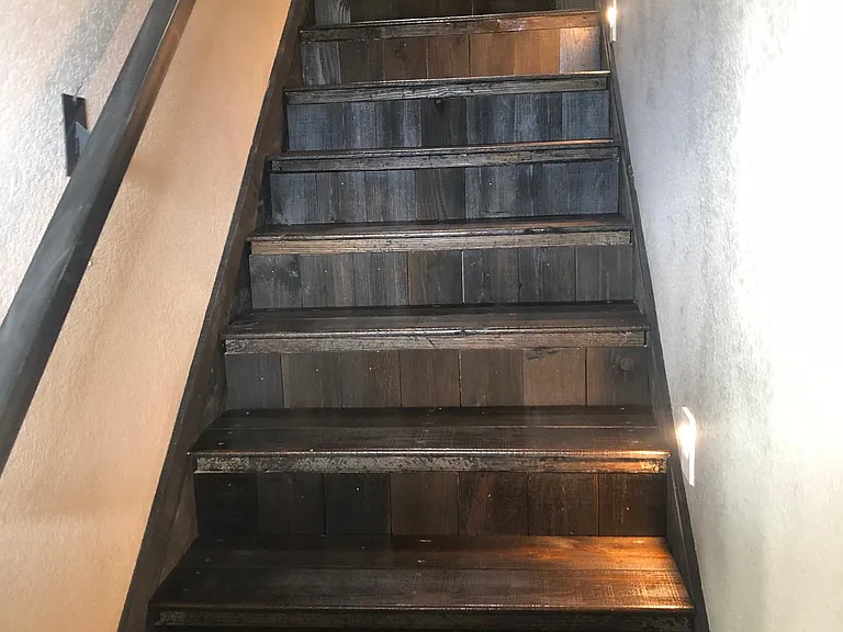 300 W Railroad Ave #B — Photo 3