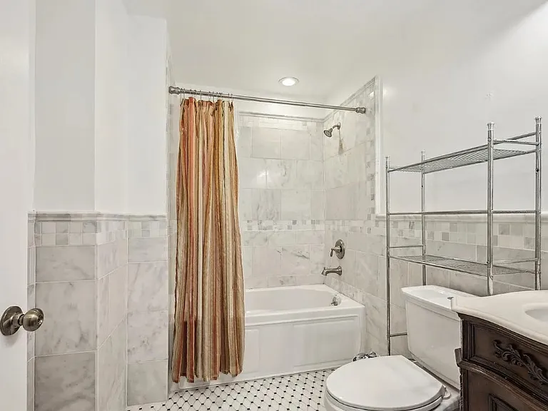919 Sanderson Ave — Photo 4