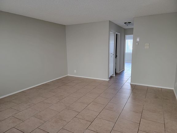 3rd image of 1124 E 2nd St #204