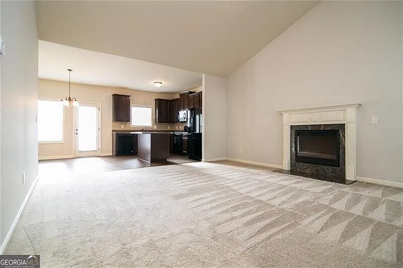 3 bed, 2.0 bath, 1594 sqft, $1,929 — Photo 4