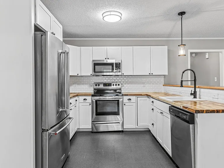 103 Balsam Rd — Photo 10