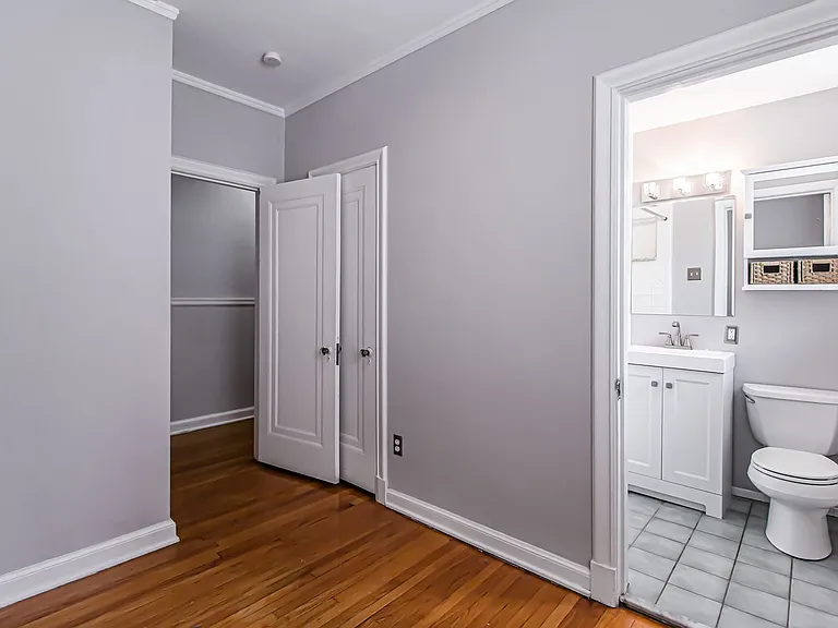 (292) 7366 Pershing — Photo 10
