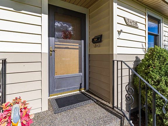 4th image of 3428 W Heroy Ave
