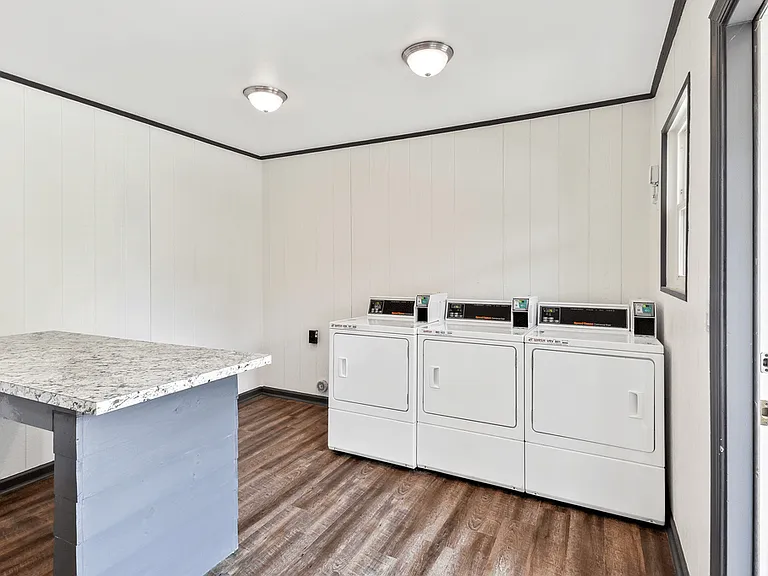 Cascade Apartments — Photo 40
