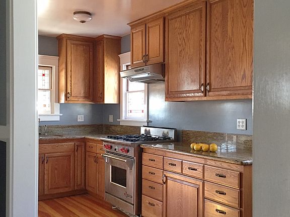 3rd image of 808 E Grand Ave