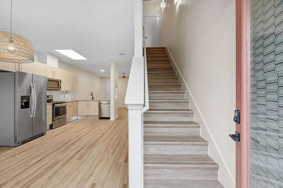Building Photo - 7805 Cooper Ln #606