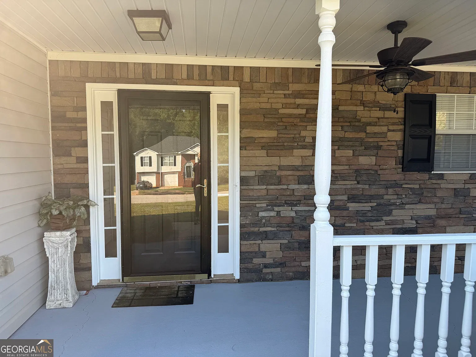 4 bed, 3.0 bath, 1696 sqft, $2,000 — Photo 2