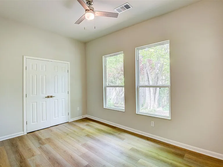 411 N Josephine St — Photo 7