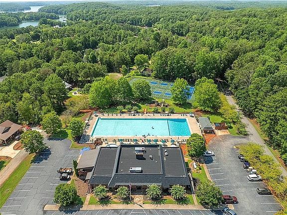 5th image of 202 Knotty Pine Ct