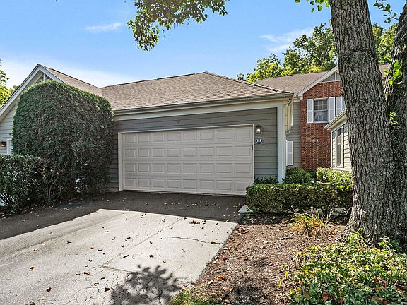 2nd image of 11 Warwick Ln