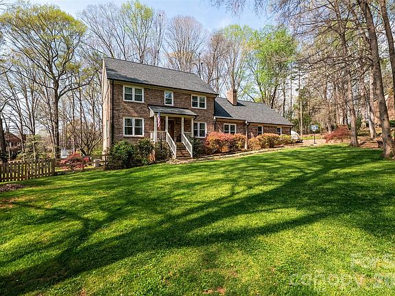 2nd image of 1015 Quail Cir