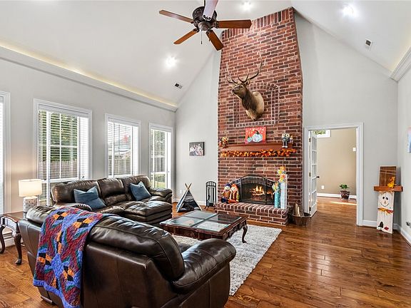 5th image of 600 SE Hendrix St