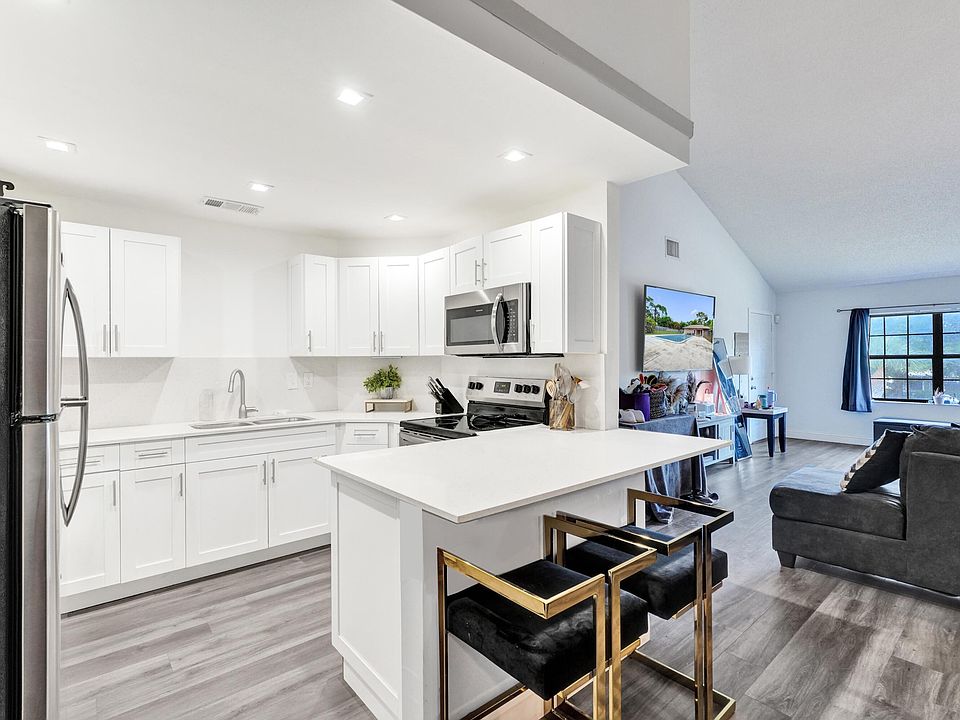 1st image of 4225 S 57th Avenue #E