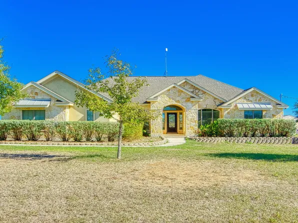 124 GENTLE BREEZE, Floresville, TX 78114