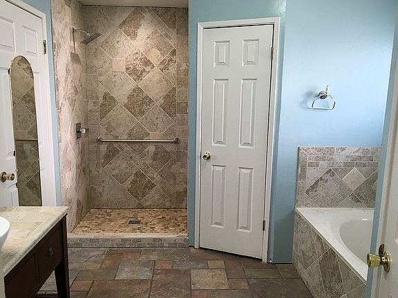 New Master Shower & Tub