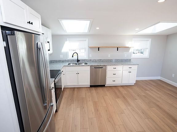 4th image of 29 Pleasant St #201
