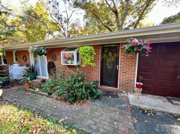 120 Mulberry Ln, Hardy, VA 24101
