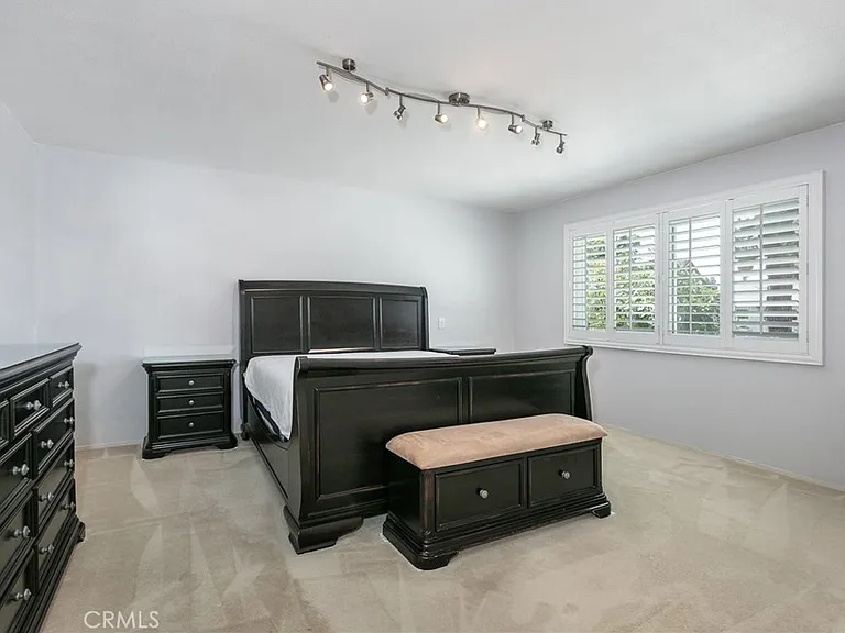 20246 Lanark St — Photo 15