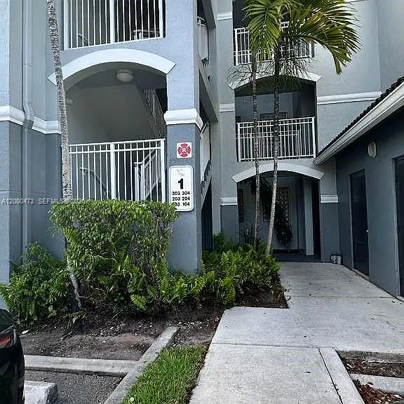 9645 NW 1st Ct #1303 — Photo 2