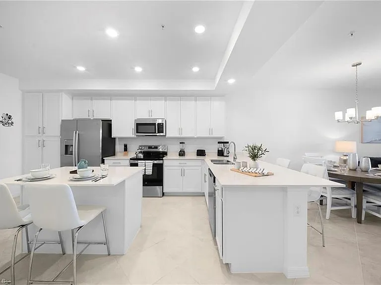 15285 Green Acres Ave #414 — Photo 8