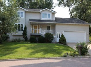 1046 Canary Ln, Onalaska, WI 54650