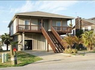 1218 Maui Dr, Tiki Island, TX 77554
