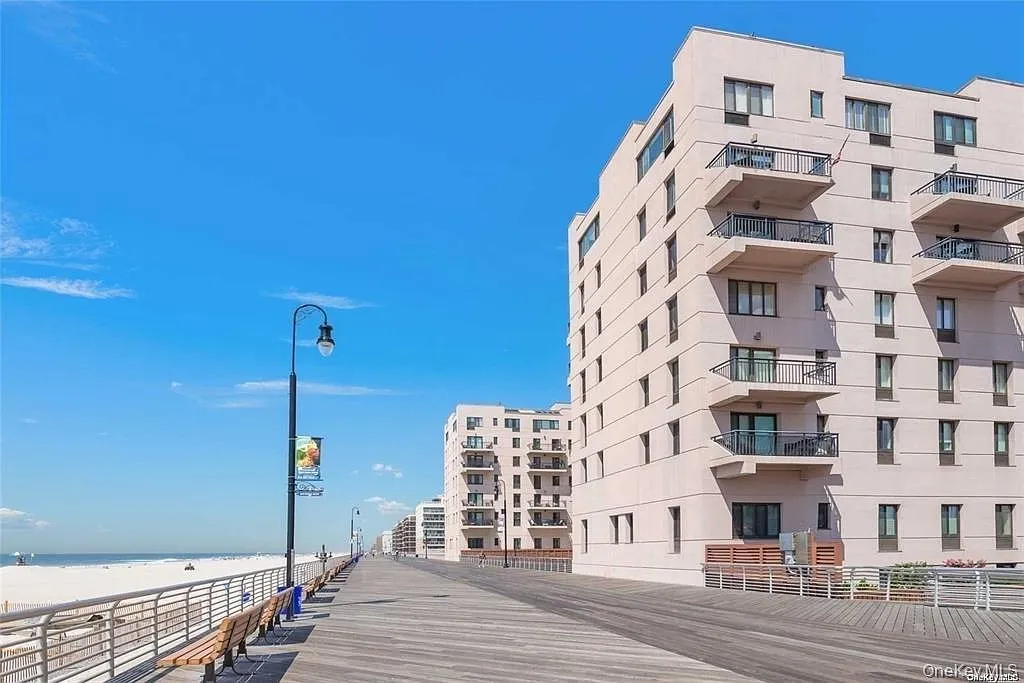 2 bed, 2.0 bath, $7,000 — Photo 2