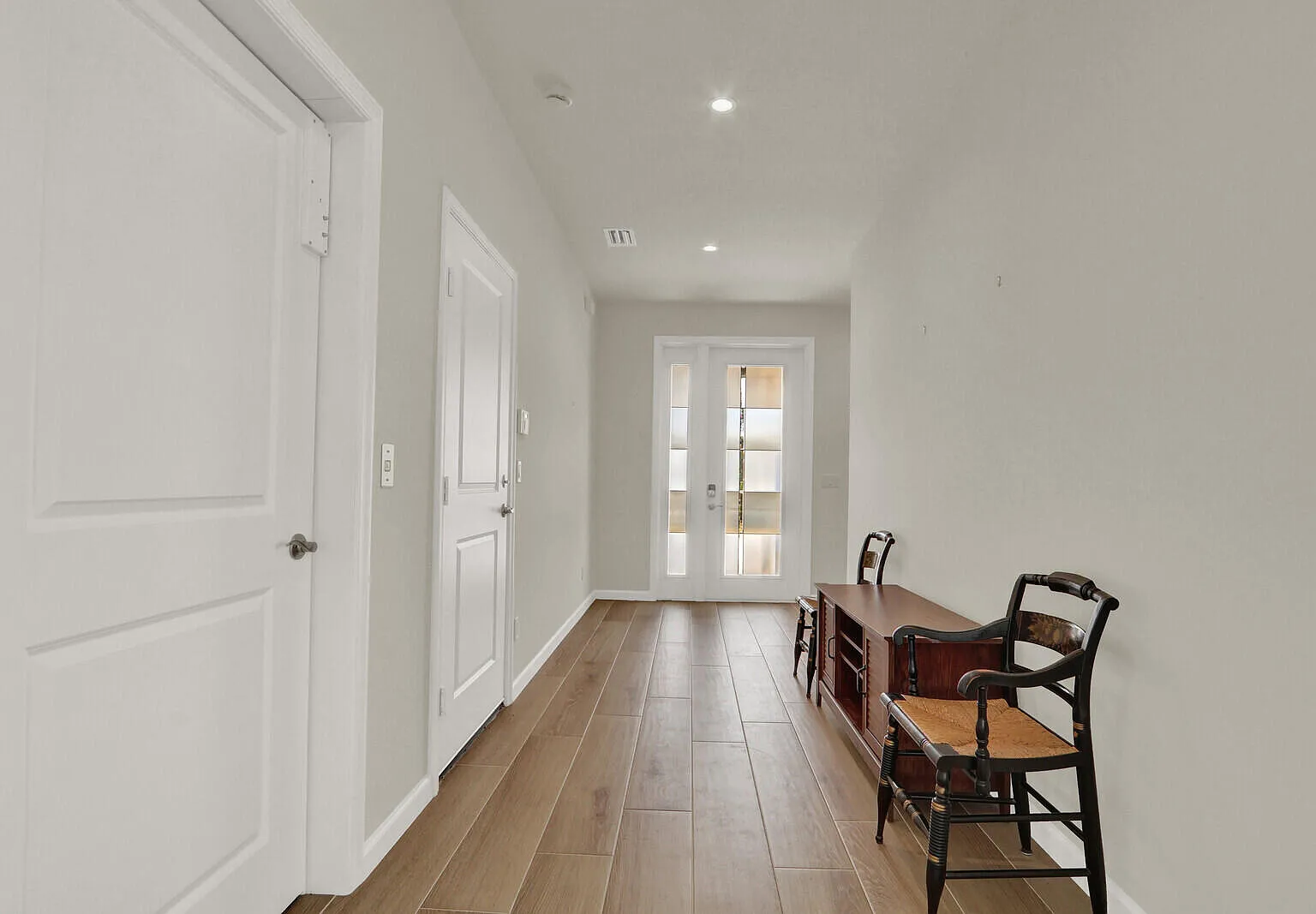 4 bed, 2.5 bath, 3353 sqft, $8,500 — Photo 3