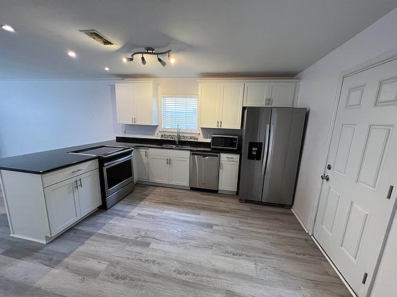 3rd image of 3057 Camelliawood Cir E