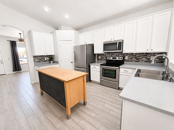 3rd image of 1207 W Carson Rd