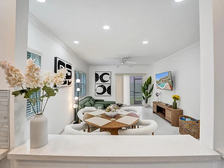 1450 N Riverside Dr #103 — Photo 22