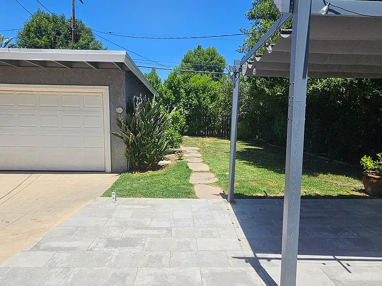 22509 Clarendon St — Photo 18