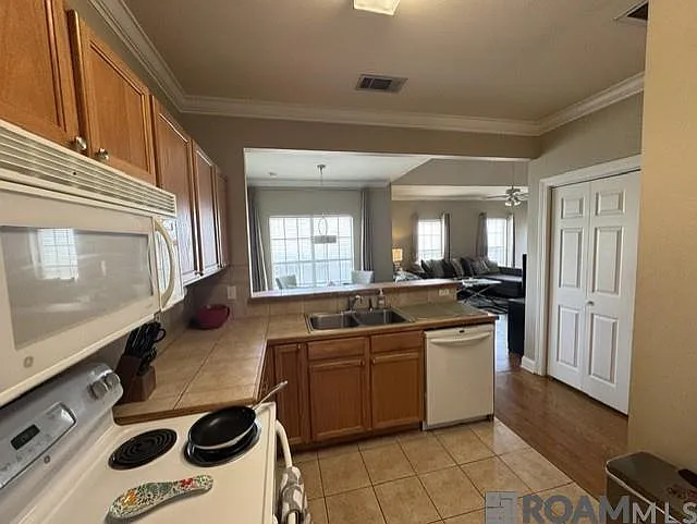4625 Burbank Dr #603 — Photo 4