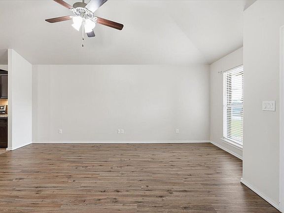 5th image of 9914 Viola Ave