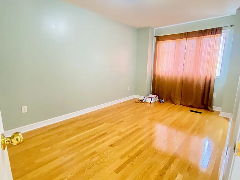 36 Earl Grey Cres — Photo 13