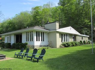 373 Riverside Dr, Fairmont, WV 26554