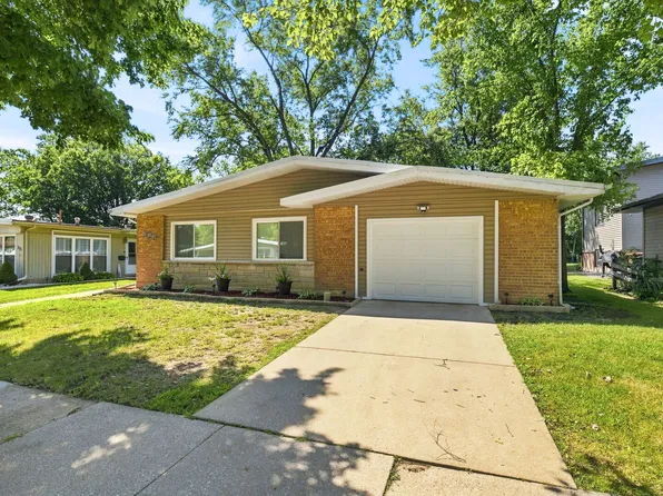 323 Shawnee St, Park Forest, IL 60466