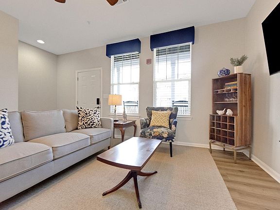 Living room with 50" TV