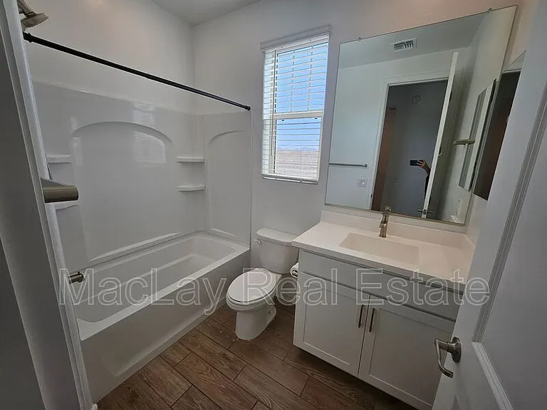 22815 E Watford Dr — Photo 7